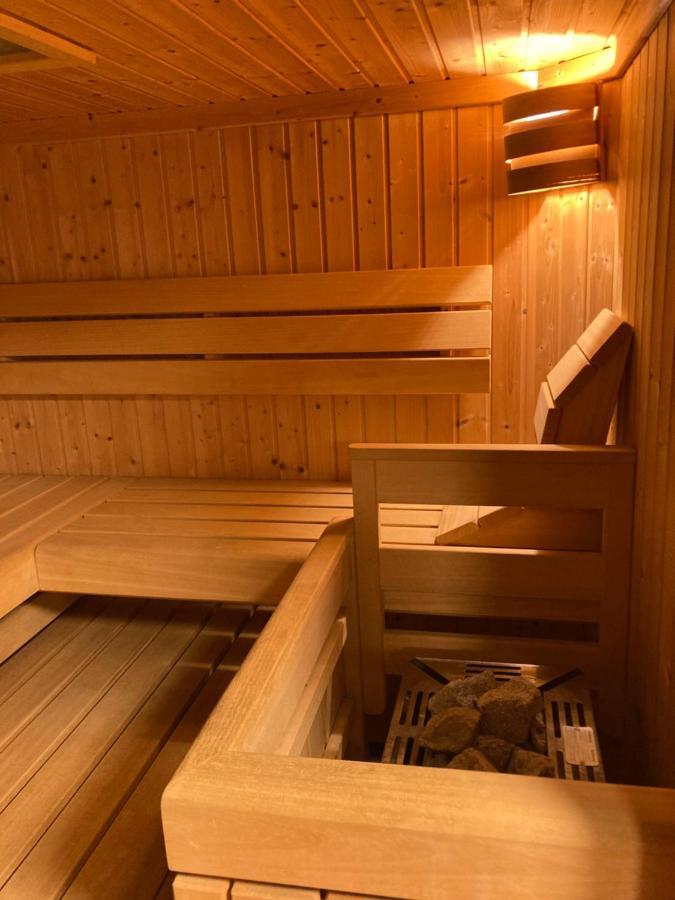 Haus in Anif bei Salzburg mit Sauna und Garten mit Badeteich Exterior foto