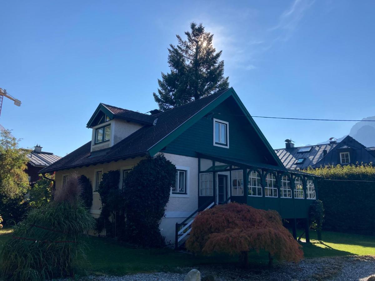 Haus in Anif bei Salzburg mit Sauna und Garten mit Badeteich Exterior foto