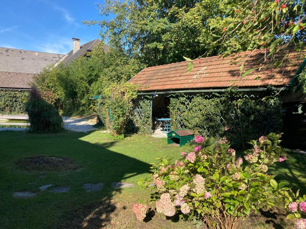 Haus in Anif bei Salzburg mit Sauna und Garten mit Badeteich Exterior foto